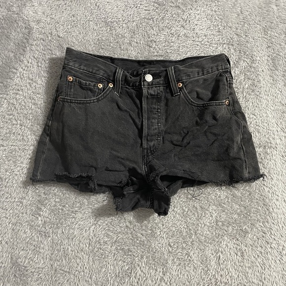 Levi's 501 Shorts Womens Size 28 Cut Off Black Button Fly Distressed Denim - Picture 1 of 9